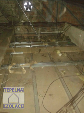 Ano i takto mnohdy vypadají zateplené stropy, 